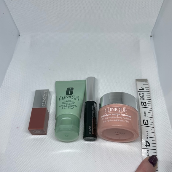 Clinique 4 piece set black mascara bare pop lipstick moisturizer & scrub cream - Picture 2 of 16